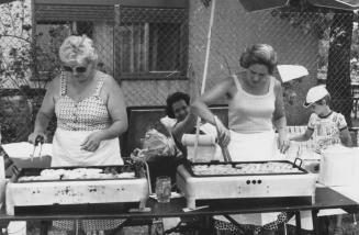Juli 1977: Erste DRV-Regatta der MRG im Industriehafen mit Damen am Grill