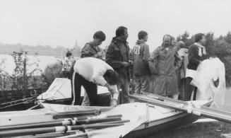 Oktober 1977: Boote aufbauen für den Rhein-Marathon