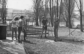 8. April 1978: Anpacken vor dem Anrudern