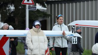 Anna und Erika warten auf den Startaufruf