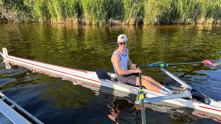 Die MRG-Rennruderer Len Grubert und Jasper bei der Regatta in Hamburg am 4. Juni 2023 (Foto: Peter Plötz)