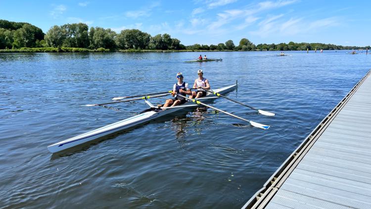 Die MRG-Rennruderer Len Grubert und Jasper bei der Regatta in Hamburg am 4. Juni 2023 (Foto: Peter Plötz)