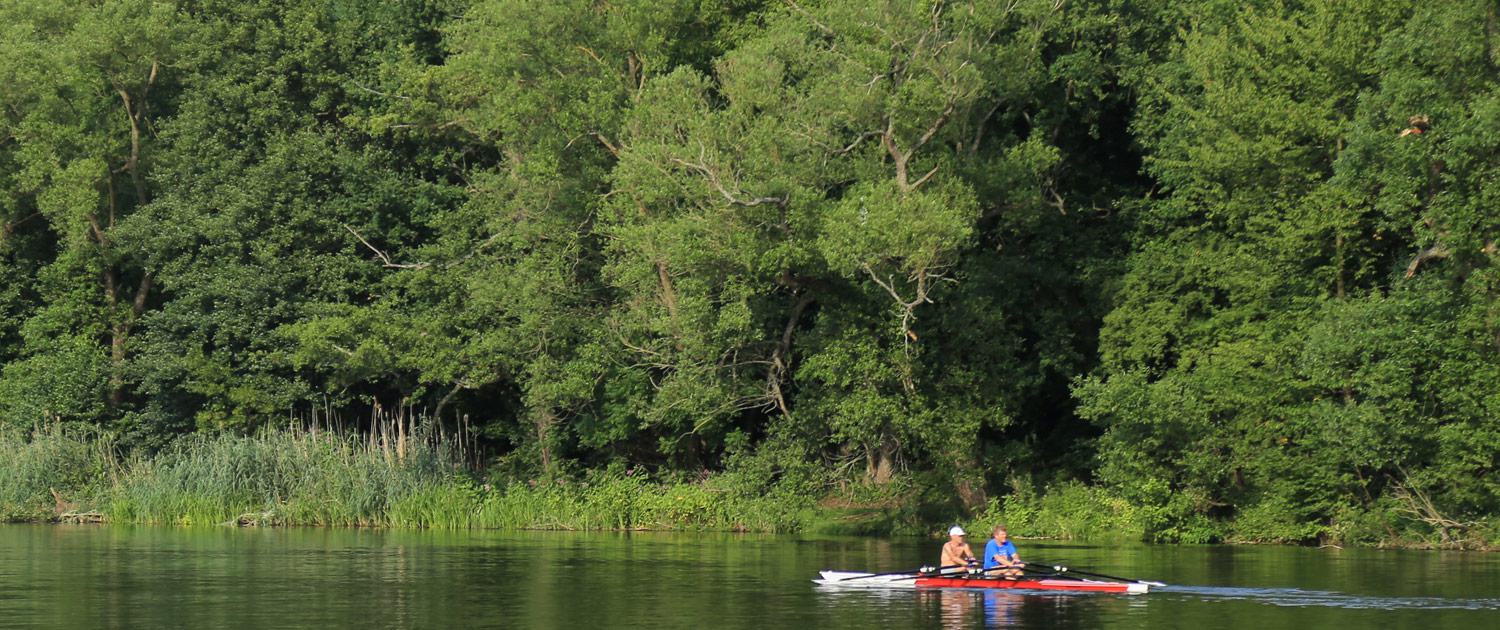 MRG-Ruderer im Doppelzweier „Rote Zora“ am Nahe-Stausee